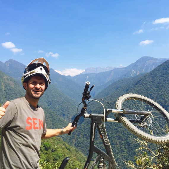 Sjezd na kole bolivijské cesty smrti 