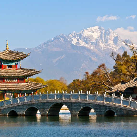 A budeme objevovat místní chrámy