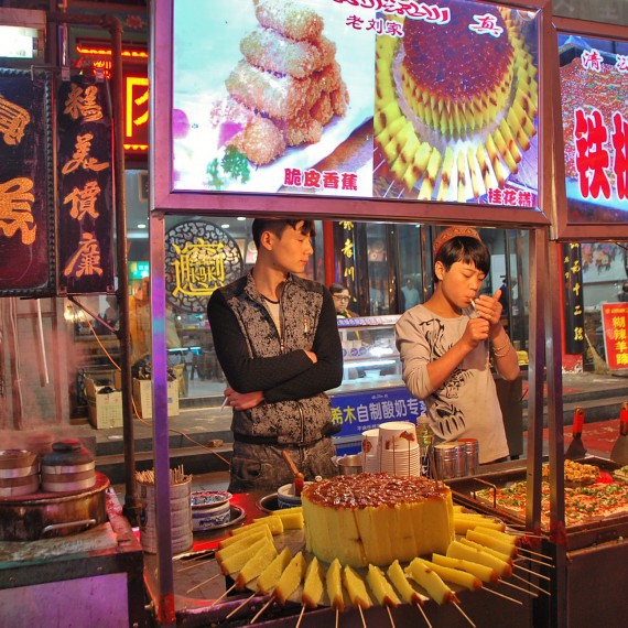 Noční čínský streetfood má neobyčejnou atmosféru
