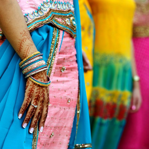 Pestrobarevné indické sárí