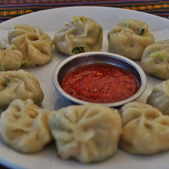 Tibetské momo knedlíčky nám připraví mniši v chrámu