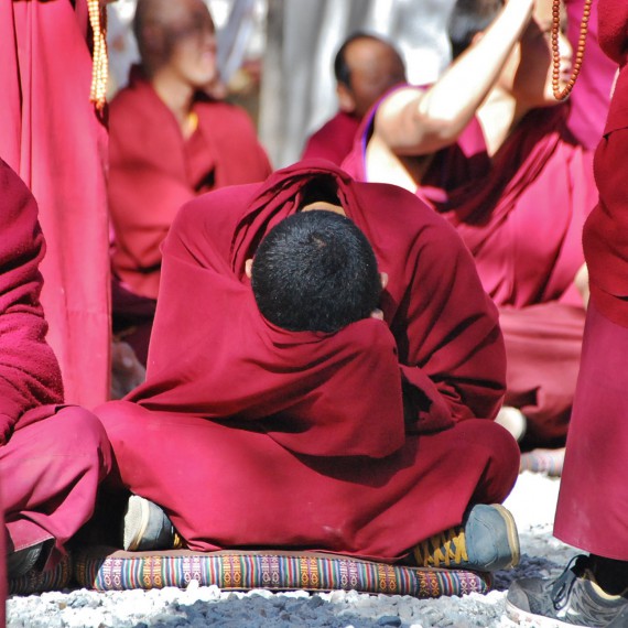 Mniši v klášteře