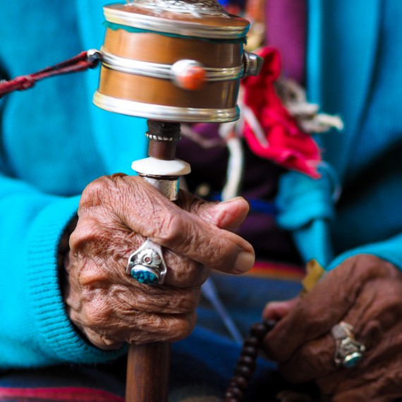 Místní chodí po Barkoru ve směru hodinových ručiček s modlitebními mlýnky