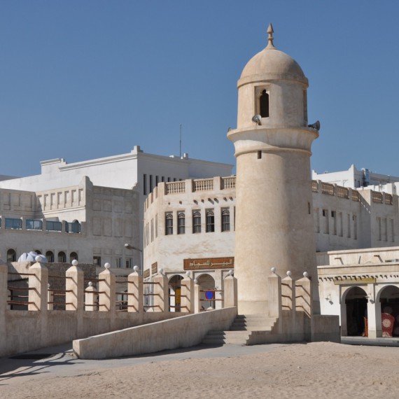 Muezíni se z minaretů mešit ozývají i zde v Kataru