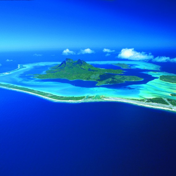 Přes Indický oceán se dostanete na Maledivy