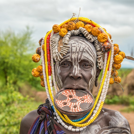 Tyto kmeny používají ke zdobení téměř všechno