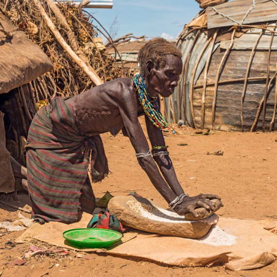 Kouknete se na přípravu typických jídel místních kmenů