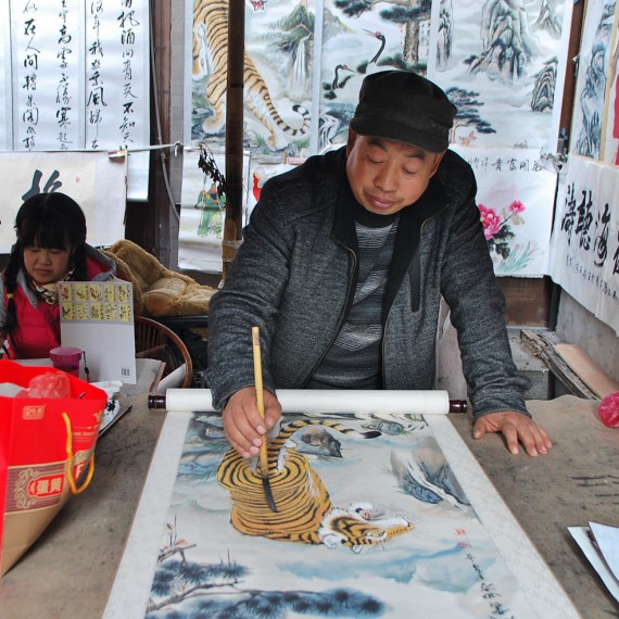 Na ulicích budete potkávat místní kaligrafy