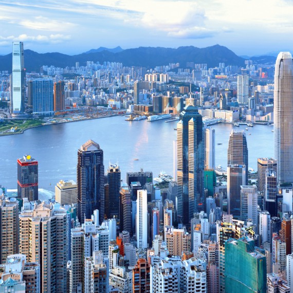 Výhleded na slavný Victoria Harbour v Honkongu 