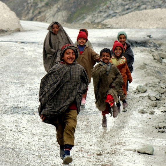 Vítají nás naši přátelé, kočovní Gudžarové