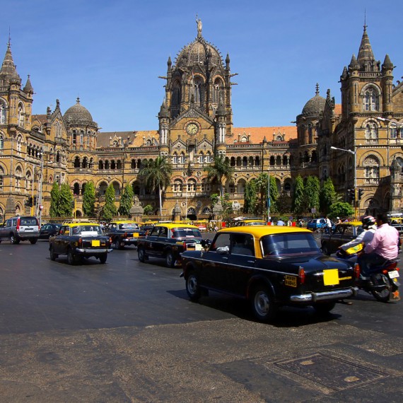 Krásná železniční stanice v Bombaji