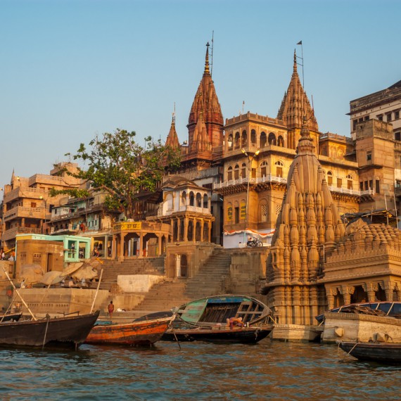 Varánásí na břehu Gangy jakoby ani nepatřilo na tento svět