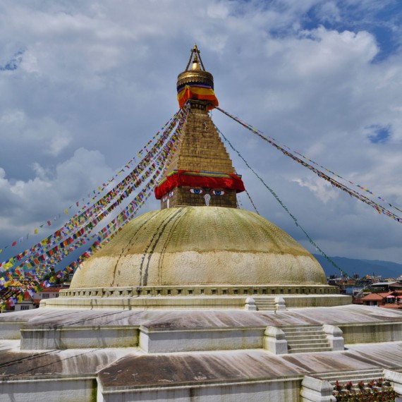 Buddhistický Bodnath se vševědoucíma Buddhovýma očima