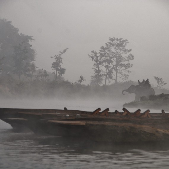 Krásné ráno v Chitwanu si vychutnáme z lodě