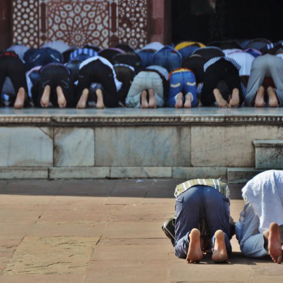 Společná modlitba v mešitě ve Fatehpur Sikri