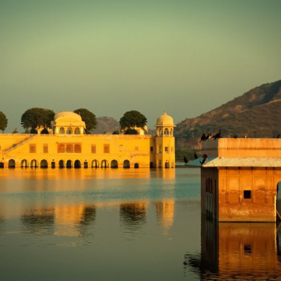 Nedostupný vodní palác, který se vznáší na vodní hladině