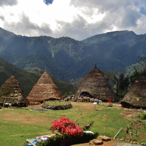 Waerebo je poslední vesnice svého druhu ukrytá hluboko v džungli