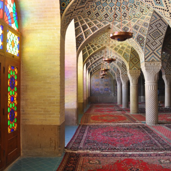 Širaz je město květů, básníků, nesmrtelných veršů a slavíků