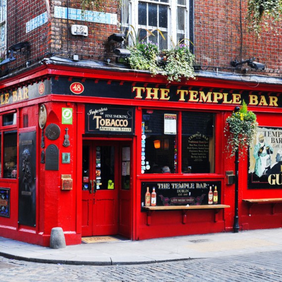 Legendární Temple bar v Dublinu, kde si dáte to nejlepší pivo