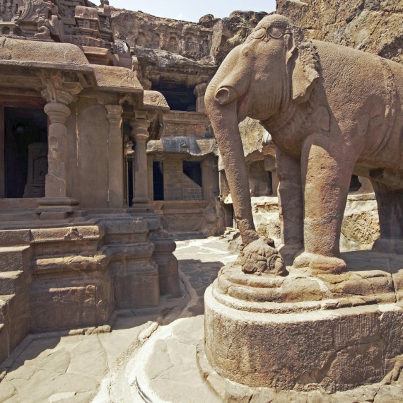 Prohlédneme si kamenné sochy v Mahabalipuram s oblíbenou sloní tématikou