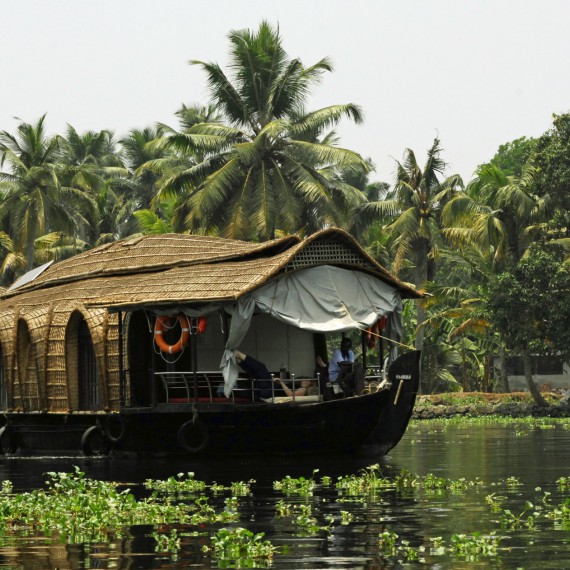 Zažijeme noc na indickém hausbotu