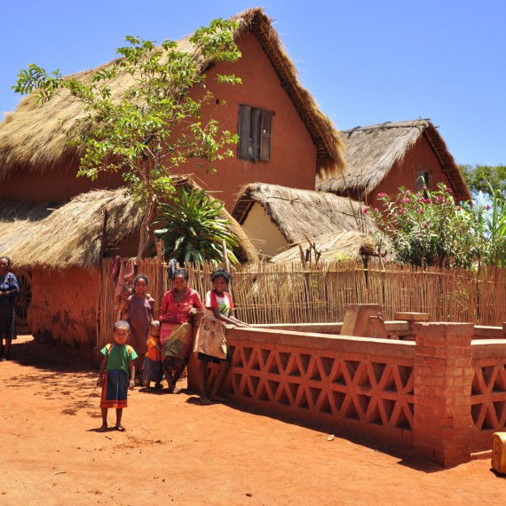 Typická obydlí na Madagaskaru