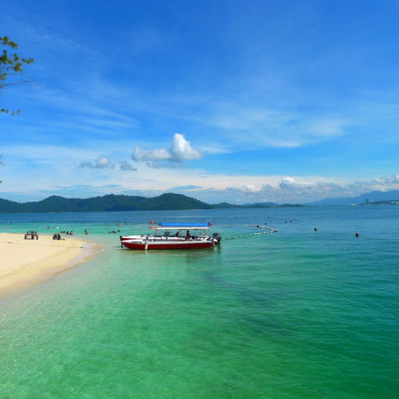 Opuštěné ostrovy Bornea patří k těm nekrásnějším