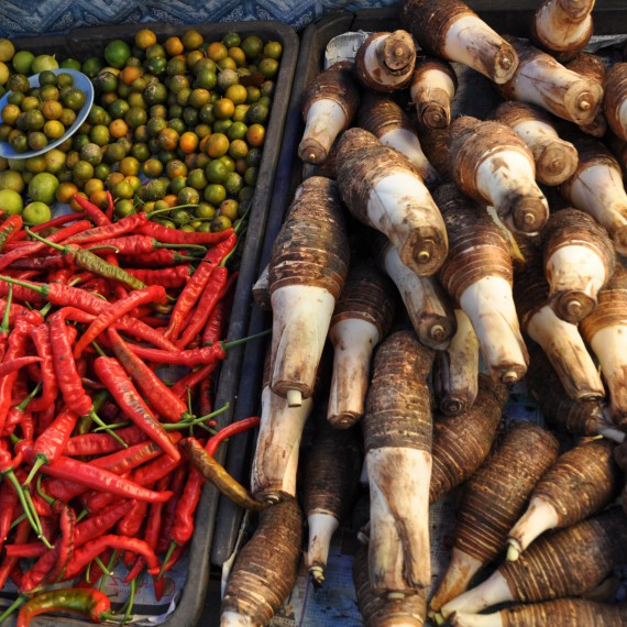 Pouliční market na Borneu
