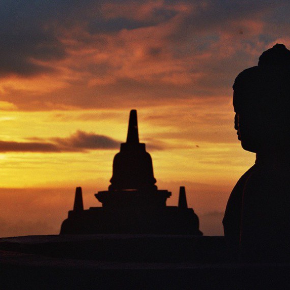 Západ slunce nad chrámem Borobodur