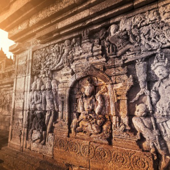 Fantastické chrámové reliéfy