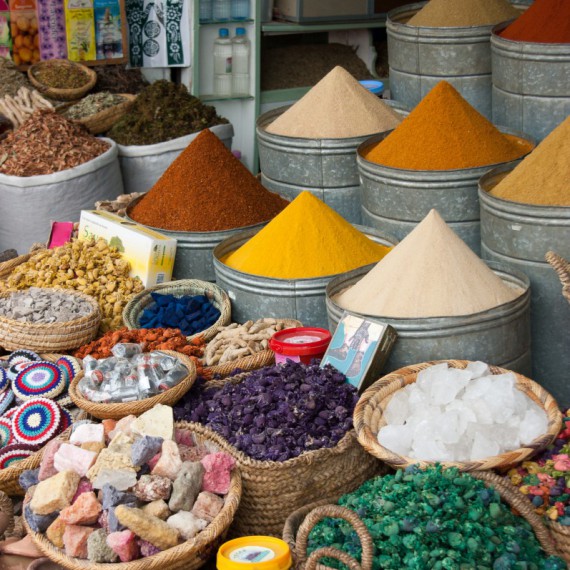 Na trzích ve Fésu nakoupíte chutné orientální koření 