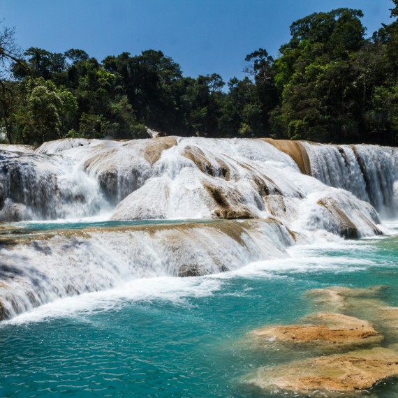 Vodopády Agua Azul lákají k osvěžení