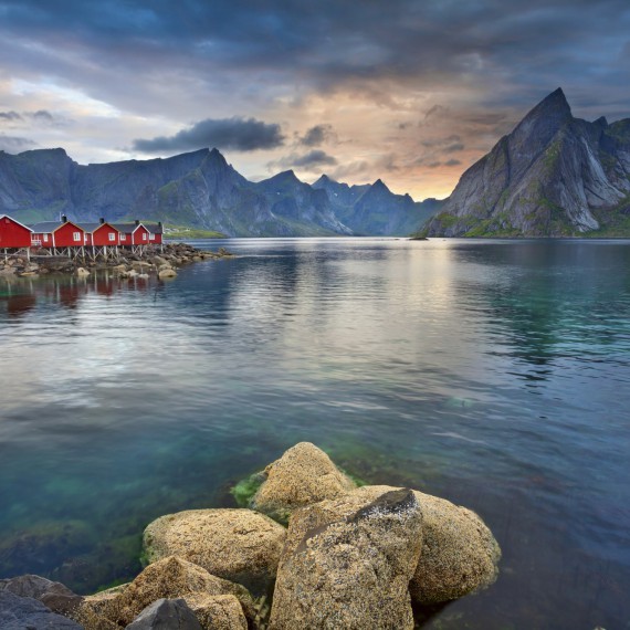 Tradiční červené domky na Lofotách