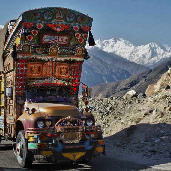 Cesta z Lehu je rušná, ale i velmi fotogenická