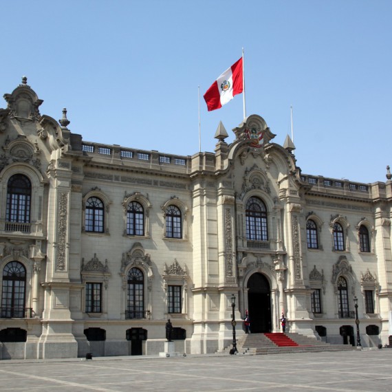 Prezidentský palác a katedrála v Limě