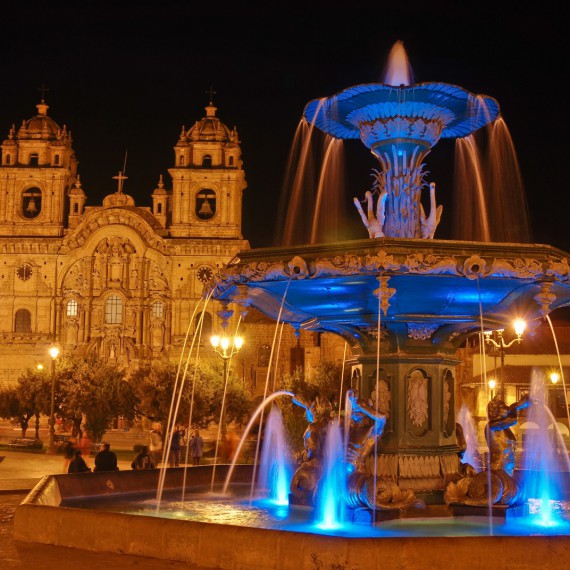 Cuzco má i v noci báječnou atmosféru