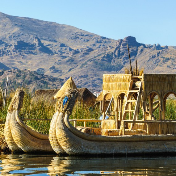 Unikátní plovoucí ostrovy na jezeře Titicaca