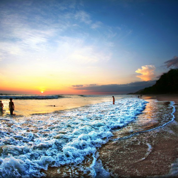 Kostarické pláže při západu slunce 