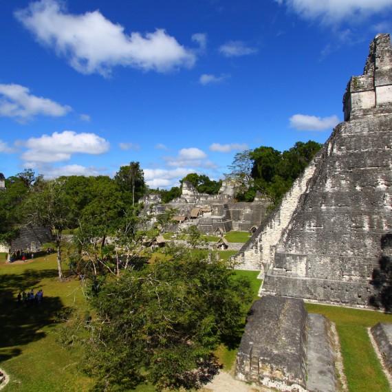 Guatemalský Tikal ukrytý v džungli