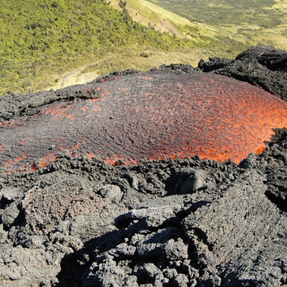 Láva na aktivní sopce v Guatemale 