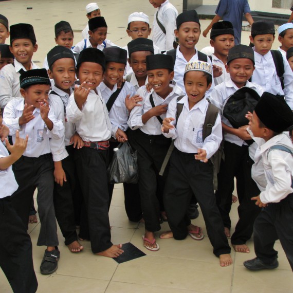 Zavítáme si prohlédnout i místní školu