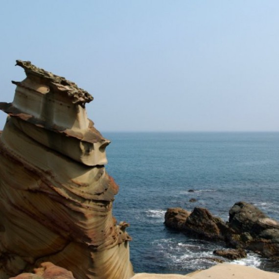 Pískovec parku postupně eroduje a vznikají takovéto tvary  