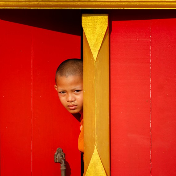 Mladý mnich v thajském klášteře 