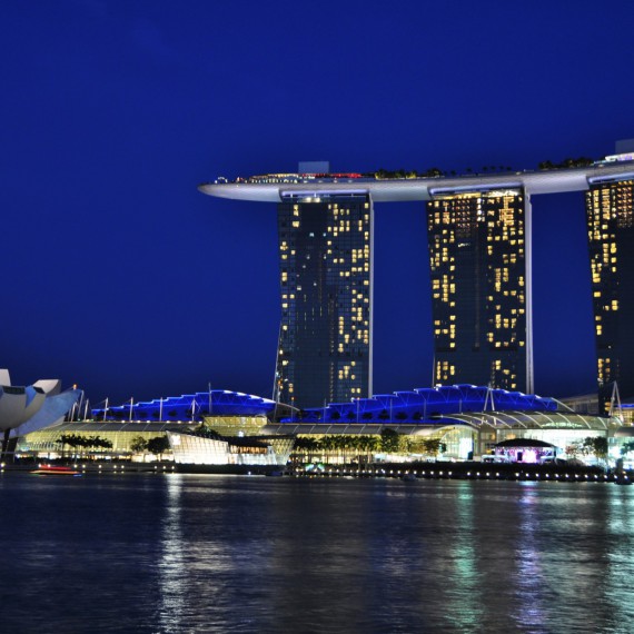 Hotel Marina Bay Sands se svým střešním bazénem 