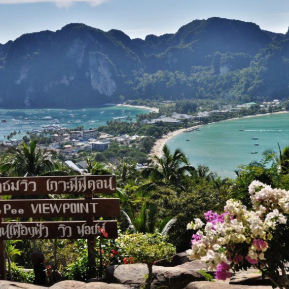 Výhled na ostrov Kho Phi Phi. 