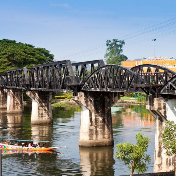 Most přes řeku Kwai na Kanchanaburi.