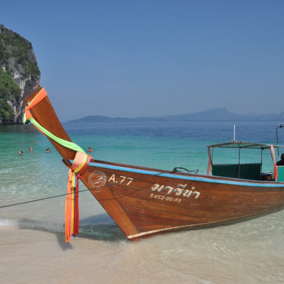 Thajská loďka na Poda Island