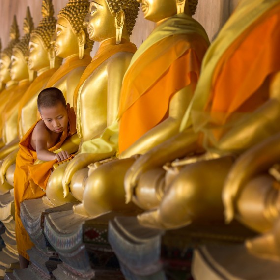 Budhistický mnich v klášteře 