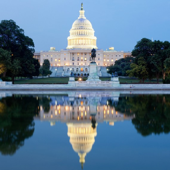 Noční pohled na Capitol