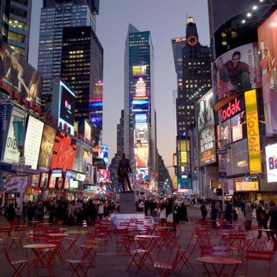Noční život na Times Square se nikdy nezastaví